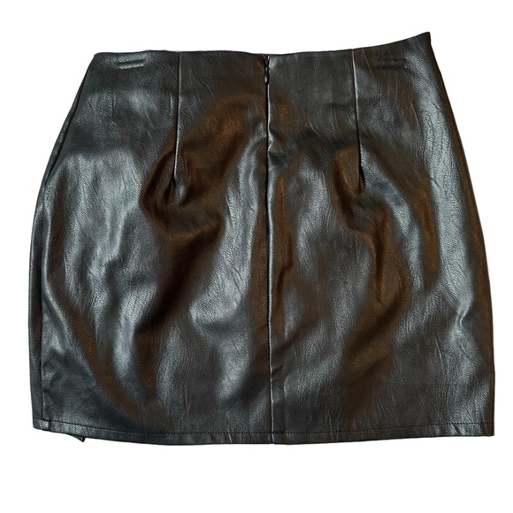 I.N.Studio black,faux leather mini skirt Slit in front real looking and feeling. - Picture 3 of 8